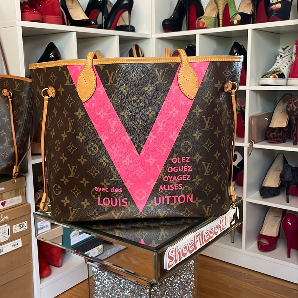 Louis Vuitton “V” Neverfull MM 🌟Limited Edition🌟 Grenade/Pink
